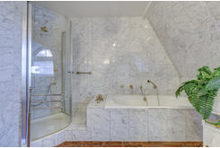 Im Badezimmer