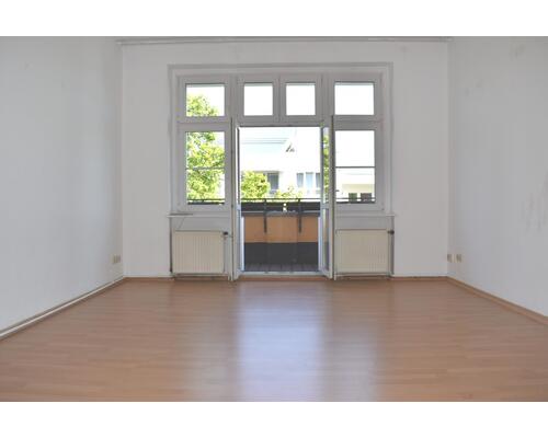 Bezugsfr. - im schönen Eck-Altbau i. VH!
Zw. S-Bhf. Schönholz + U-Bhf. Residenzstr. +
125er-2 Min.!