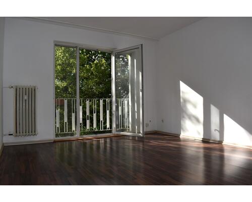 Cauerstrasse 33, 
Ready to move in - Near the Spree in Northern Switzerland! 
Quiet, sunny apartment with large French windows
Refurbished!