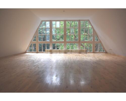 Exceptional top floor apartment to fall in love with! EB 2025 in a san. well-maintained AB villa! Ideal for singles or two!