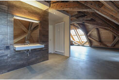 Toilettenraum in Nische